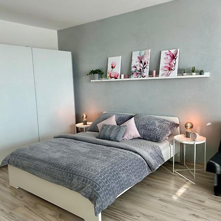 Magnolia Studio Apartment Pressburg Exterior foto